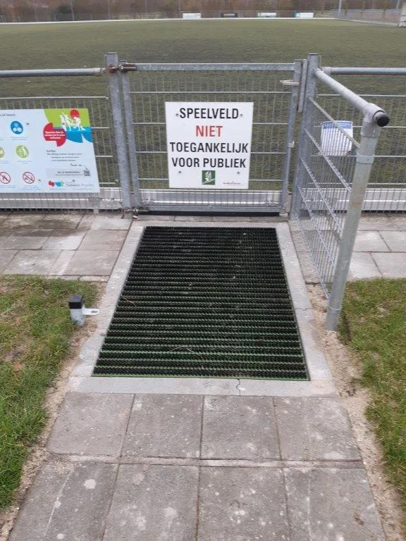 Gerecyclede borstelmat GreenMatter op sportpark