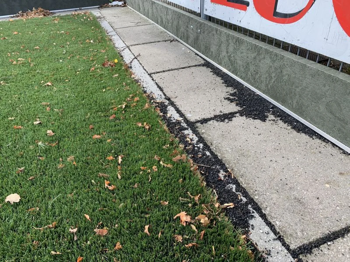 Edge boards made from recycled artificial turf