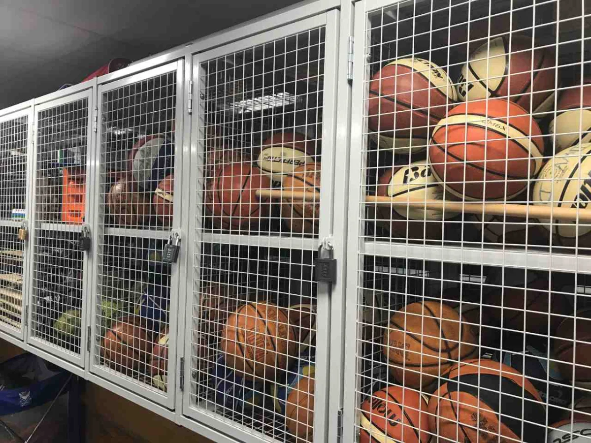 Mesh lockers for sports hall De Weeren and Eerbeekse Boys