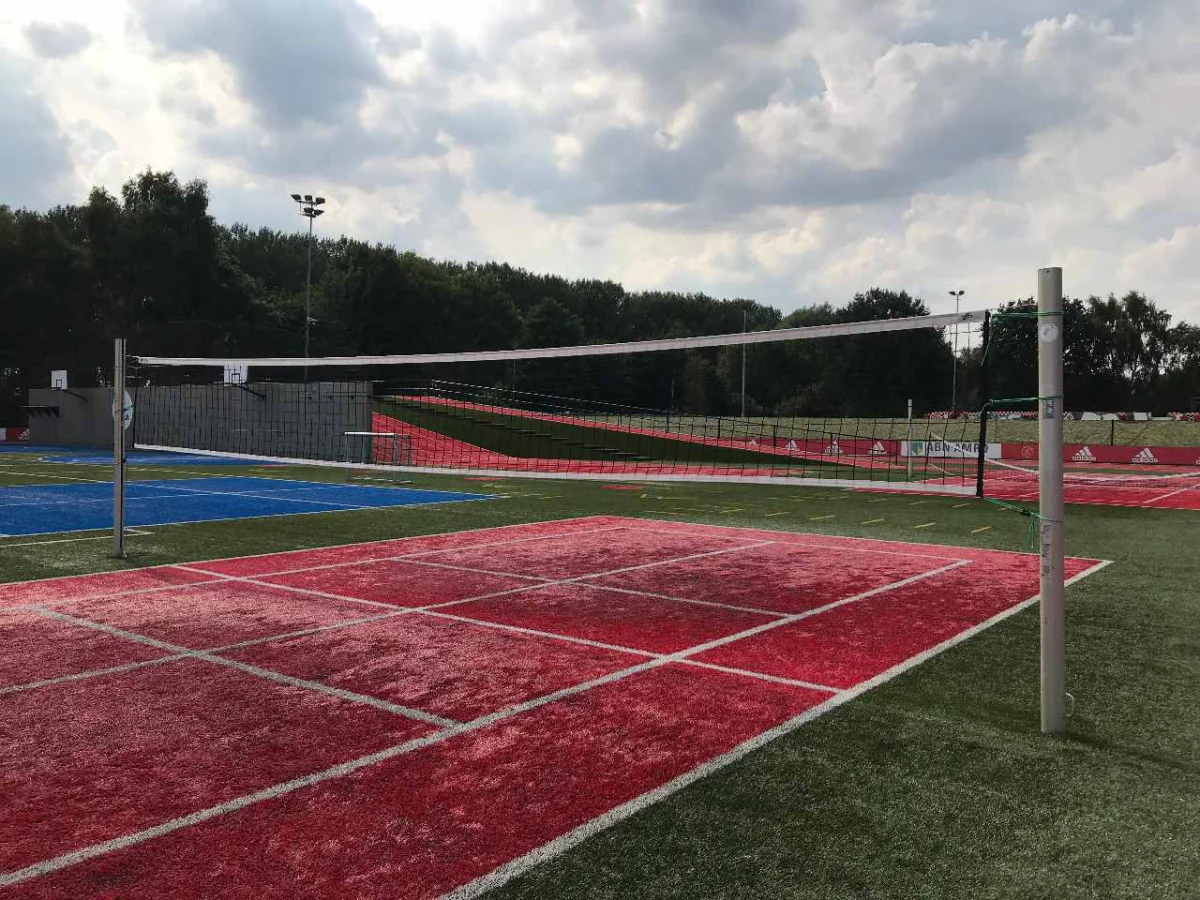 Volleybalpalen op jeugdcomplex De Toekomst