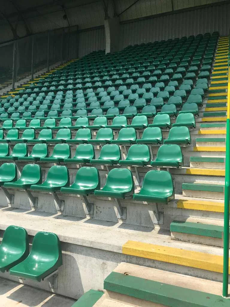 A3 tribunestoelen in het stadion van ADO Den Haag