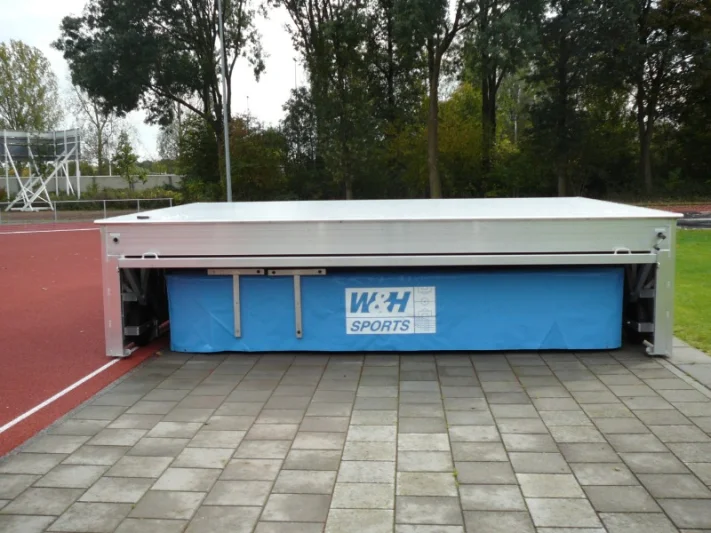 Cover for high jump landing mat
