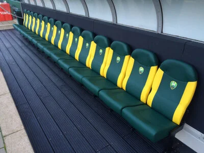 Dug-out stoelen met clublogo ADO Den Haag