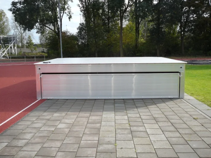 Cover for high jump landing mat