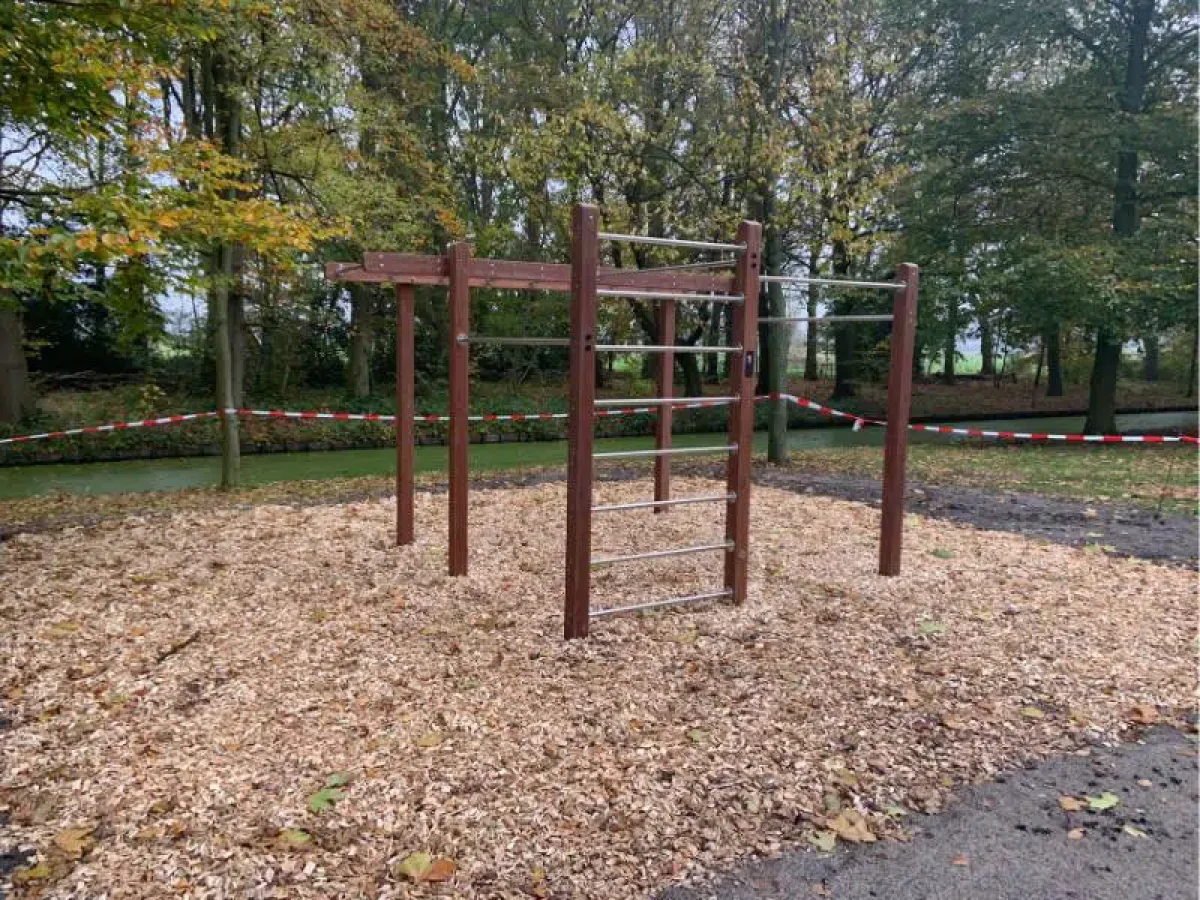Buitenfitnesstoestellen bij College Hageveld