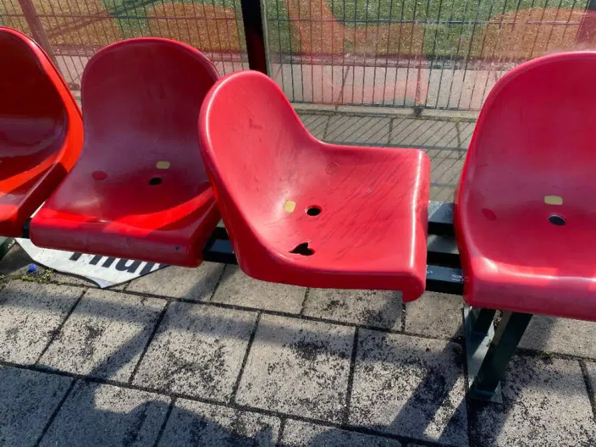Opgeknapte sport- en inrichtingsmaterialen