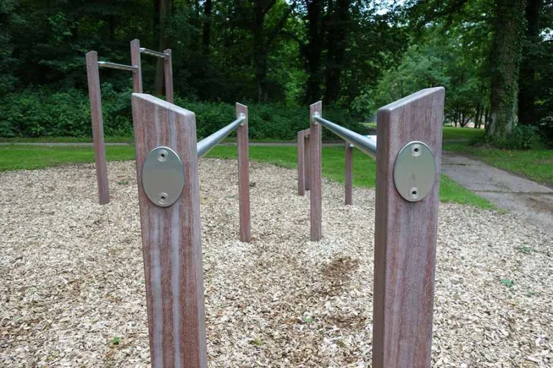 dips houten fitnesstoestel