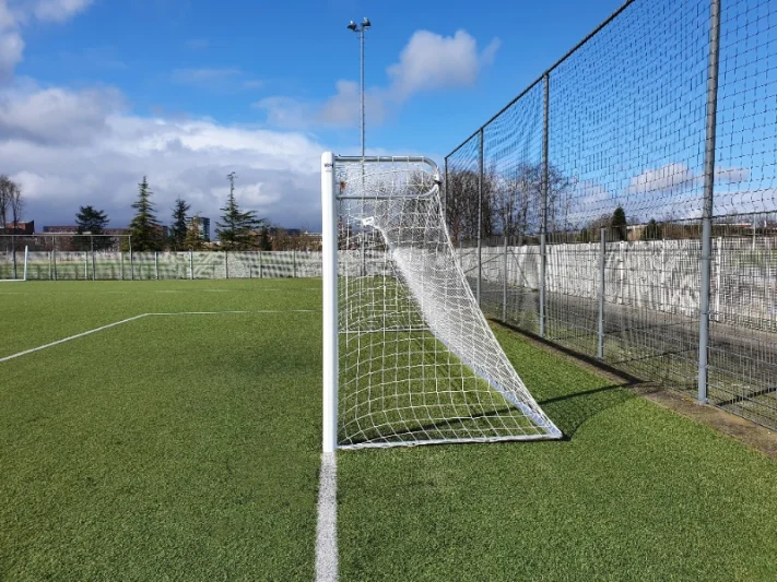 voetbaldoel met ronde netbeugels